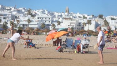 Punta Umbría y Conil, dos de las playas andaluzas con toque de queda por alta incidencia de Covid