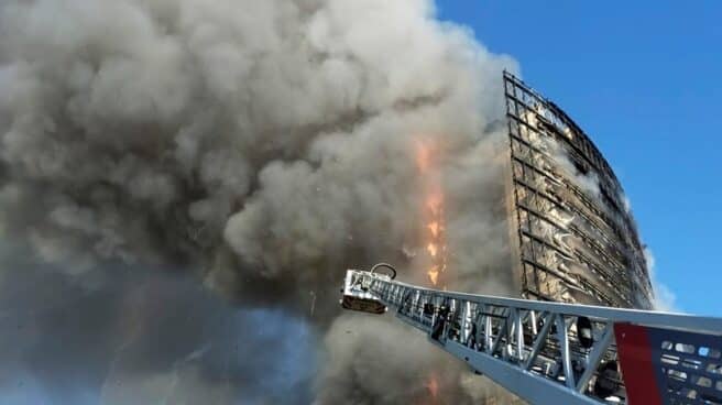 Incendio de un edificio en Milán. Incendio de un edificio en Milán.