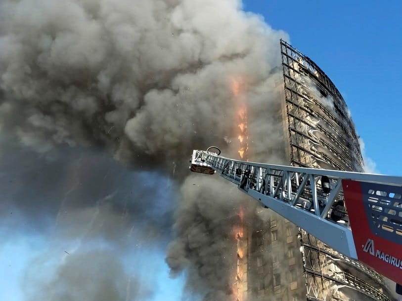 Incendio de un edificio en Milán.