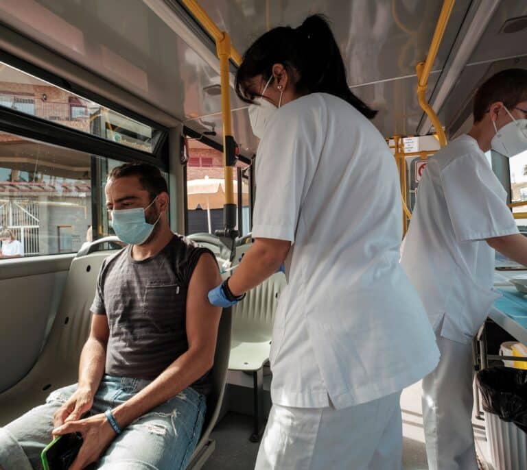 España registra 171 muertes más por Covid-19 y la incidencia baja 15 puntos desde ayer