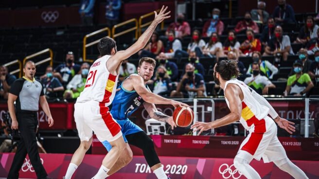 España cae con Eslovenia y afrontará un cruce complicado Luka Doncic durante el partido entre España y Eslovenia en Tokio 2020.