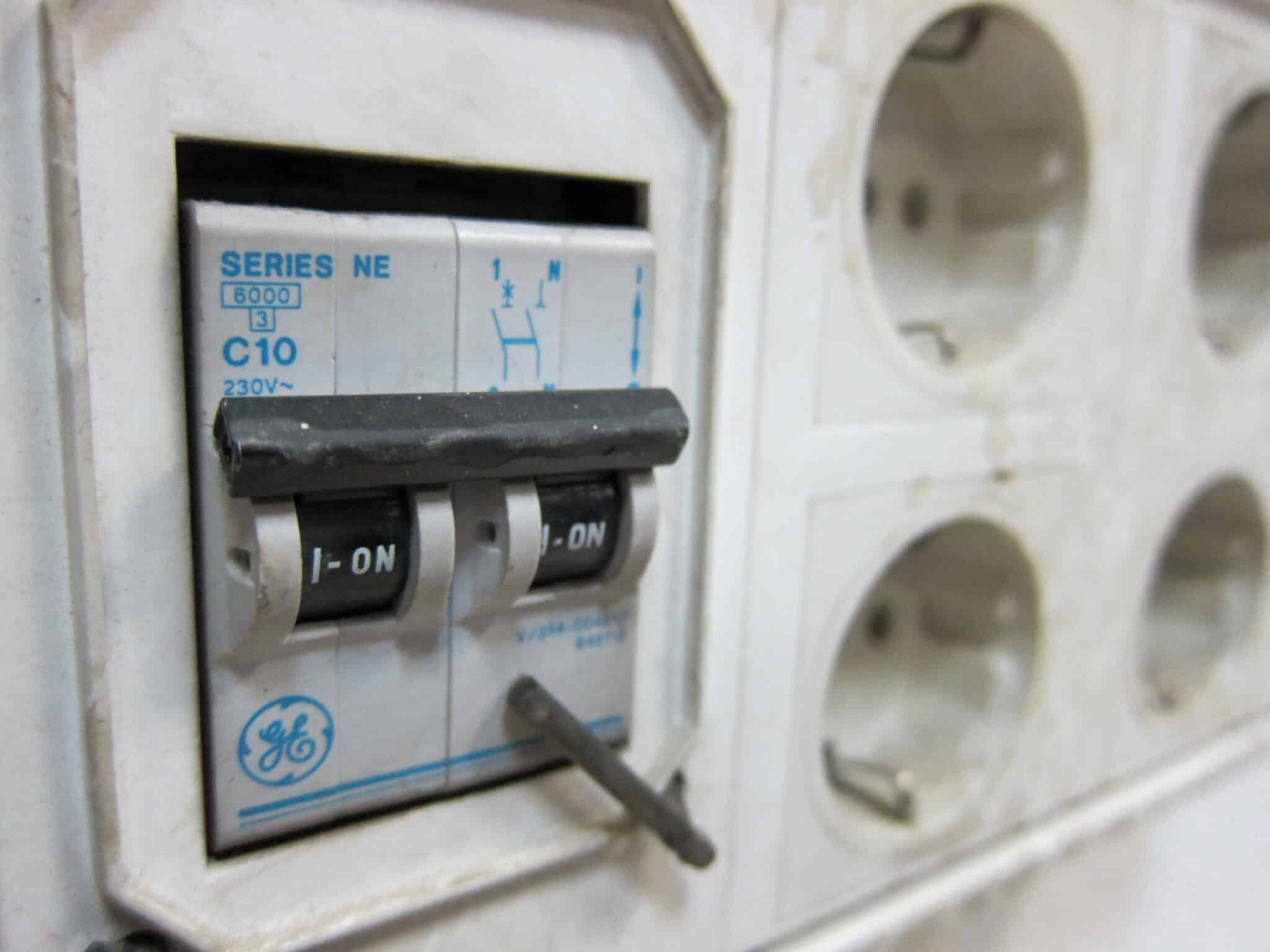 Facua denuncia a las grandes eléctricas por irregularidades en la información de las nuevas facturas