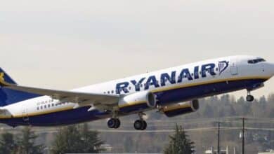 CCOO pacta con Ryanair mejorar las condiciones de los tripulantes de cabina afiliados al sindicato