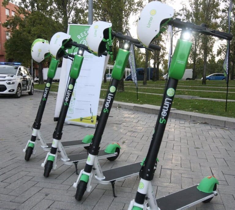 El Ayuntamiento de Málaga abre un expediente para retirar la autorización de los patinetes Lime