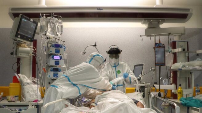 Archivo - Paciente hospitalizado por COVID-19.