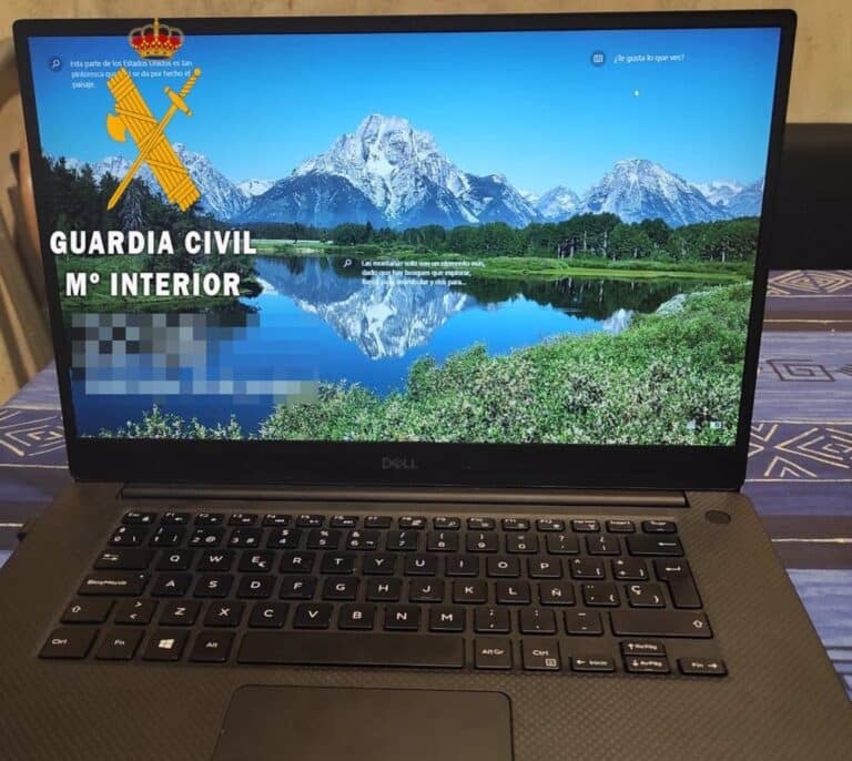 Detenido un menor por hacer montajes de carácter sexual con fotos de sus compañeras de instituto