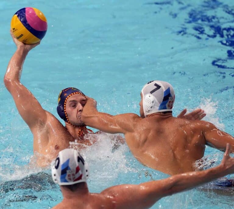 España cae ante Serbia y peleará contra Hungría por el bronce en waterpolo masculino