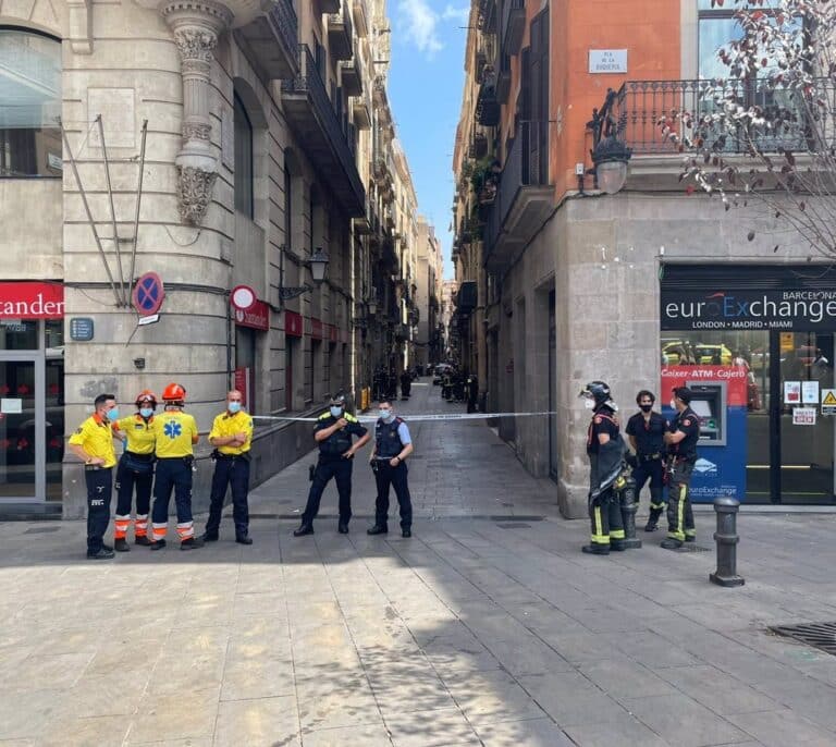 Desalojan un hotel cercano a La Rambla de Barcelona tras una explosión