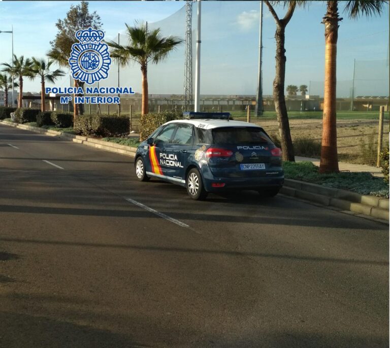 Detienen a tres menores acusados de apuñalar a otro durante un botellón en Almería