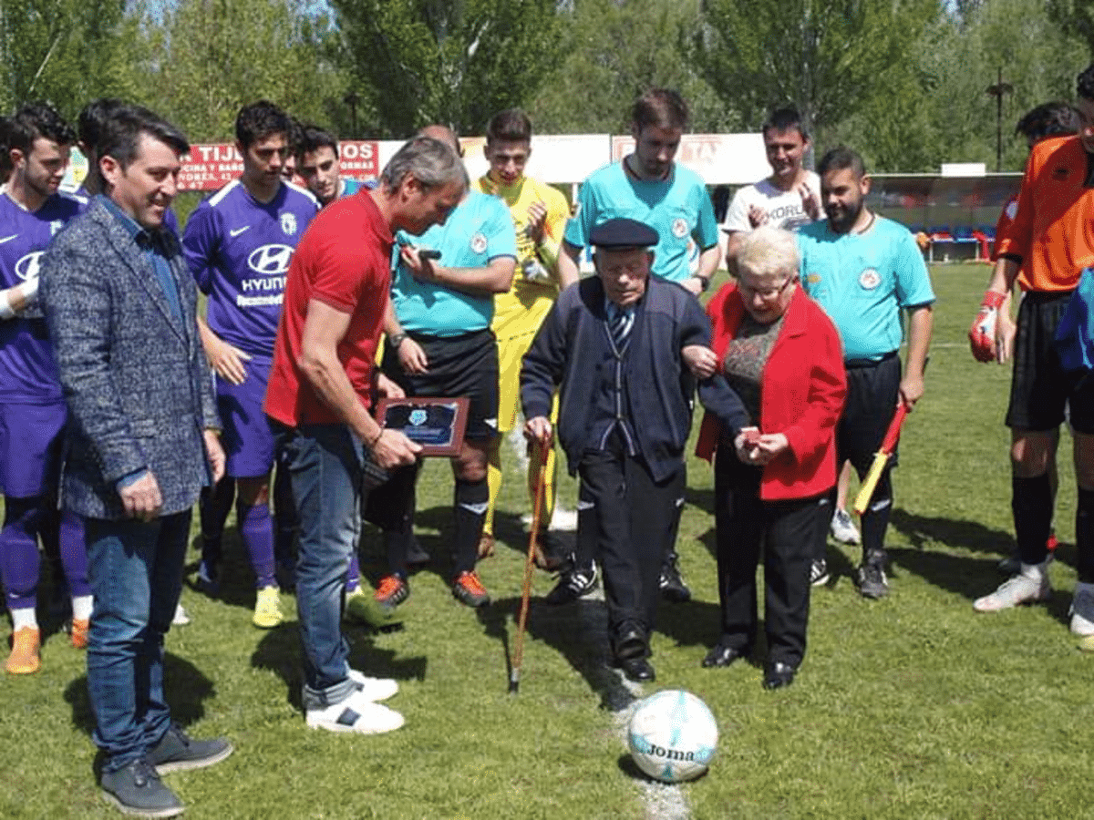 Imagen del hombre más longevo del mundo de 112 años