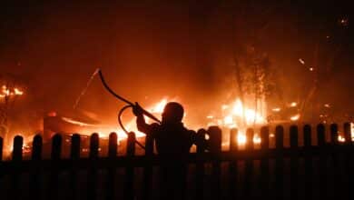 Un incendio en Atenas obliga a evacuar varias zonas de la ciudad