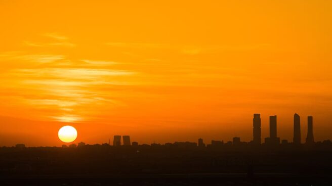 madrid-skyline-skyscraper-city-horizon-sunset