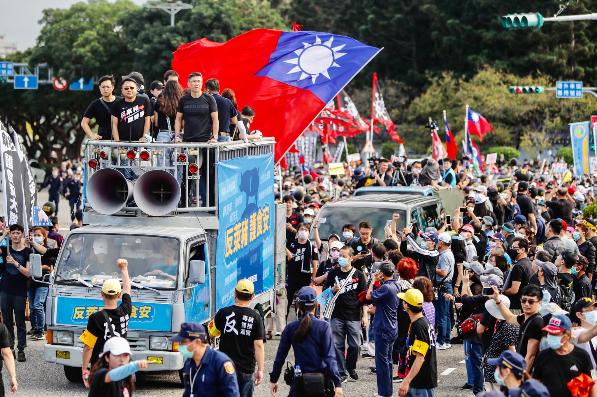 Manifestantes taiwaneses en una concentración en noviembre de 2020.