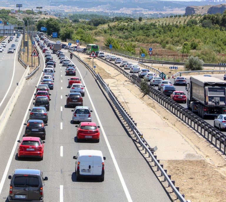 ¿Dónde y cuánto cuesta lavar el coche en Madrid tras las vacaciones?