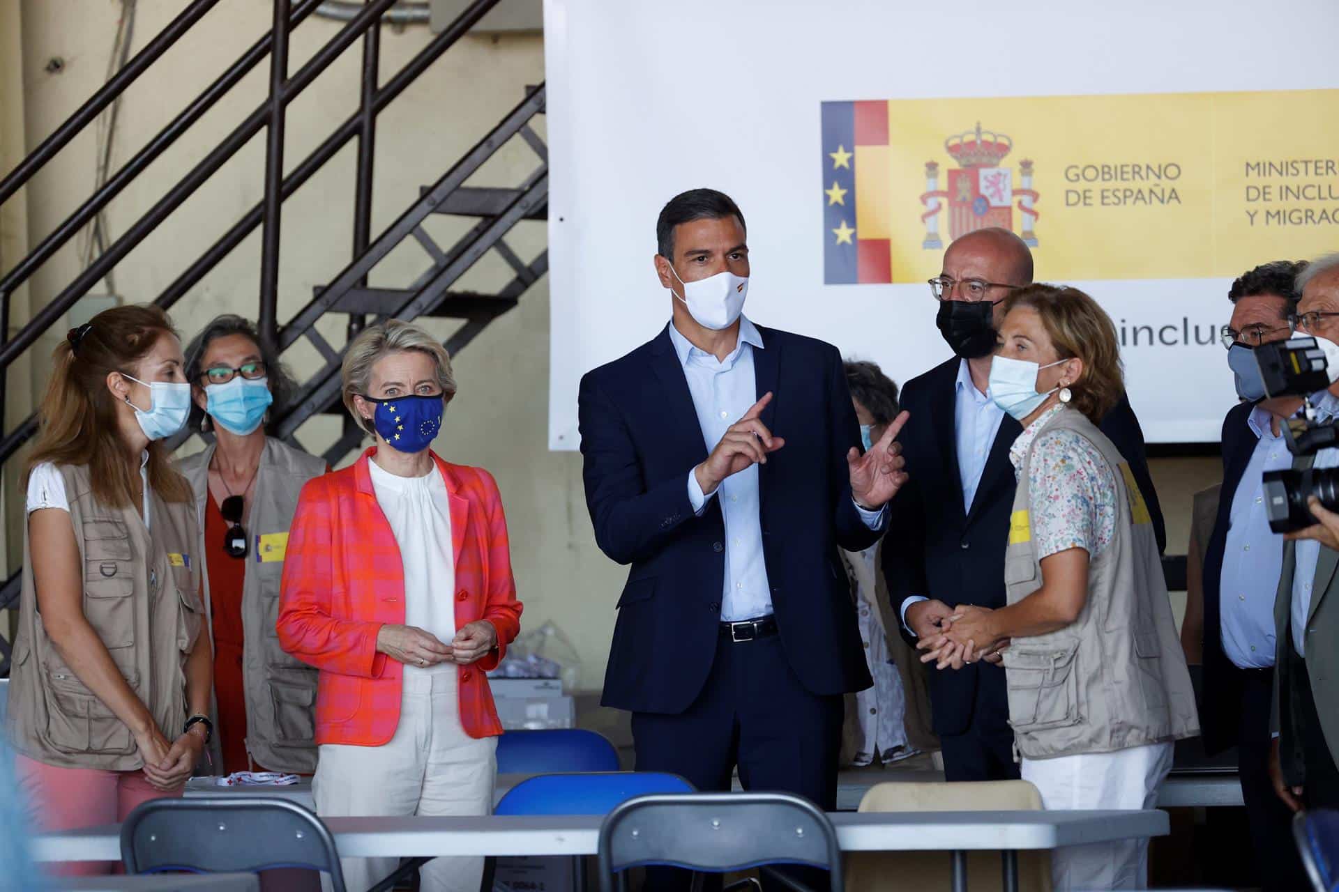 Pedro Sánchez, junto a Ursula von der Leyen y Charles Michel en la Base Aérea de Torrejón de Ardoz.