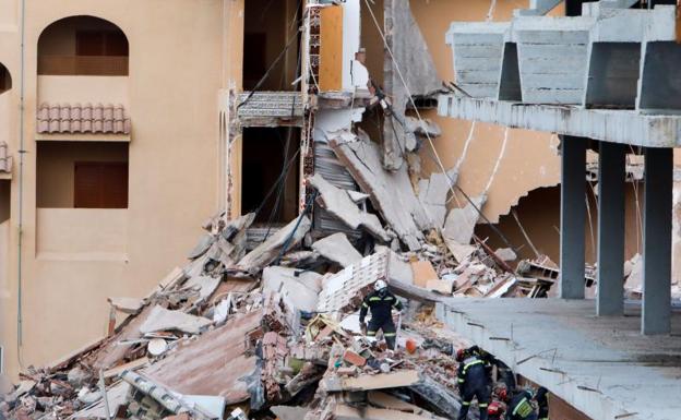El edificio derrumbado en Peñíscola tenía 30 años y  colapsó "como un dominó"