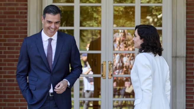 El presidente del Gobierno, Pedro Sánchez, recibe a la presidenta de la Comunidad de Madrid, Isabel Díaz Ayuso. El presidente del Gobierno, Pedro Sánchez, recibe a la presidenta de la Comunidad de Madrid, Isabel Díaz Ayuso.