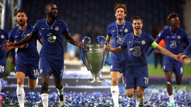 Los jugadores del Chelsea celebran la Champions conquistada en Oporto