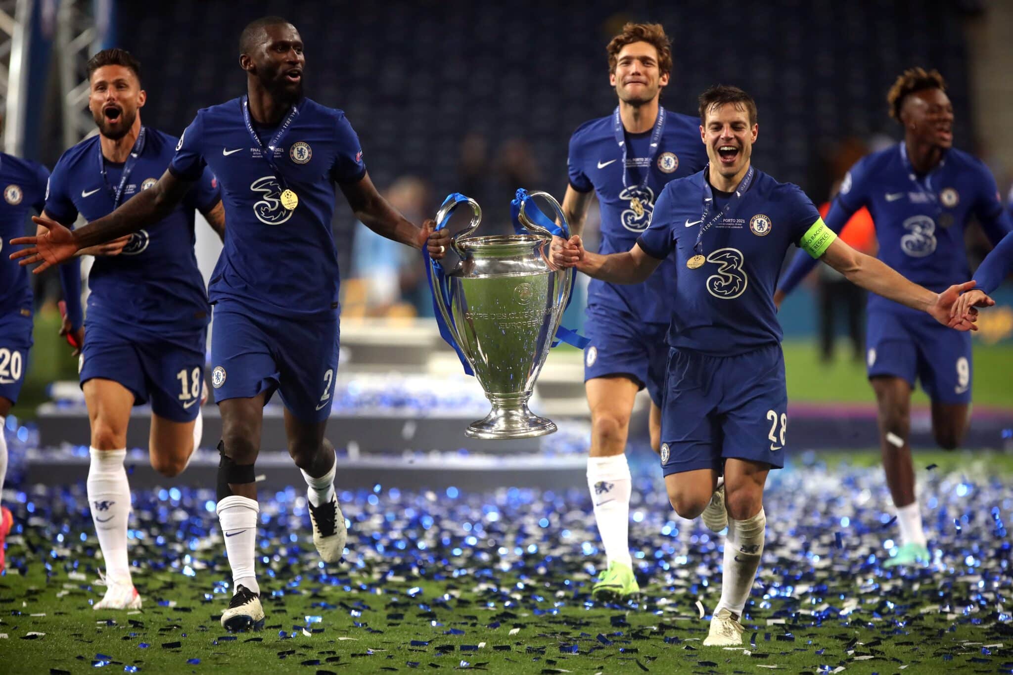 Los jugadores del Chelsea celebran la Champions conquistada en Oporto