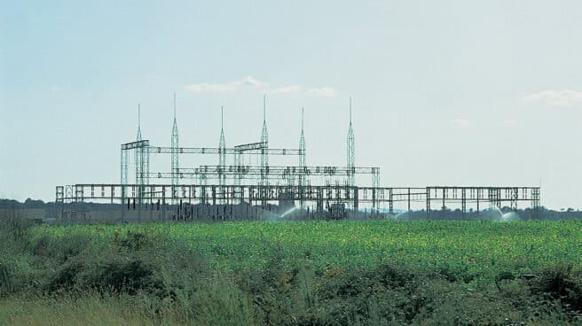 La digitalización también llega a la red eléctrica. Y está revolucionando uno de sus eslabones fundamentales, la subestación eléctrica, para hacer posible el objetivo de un sistema energético más sostenible