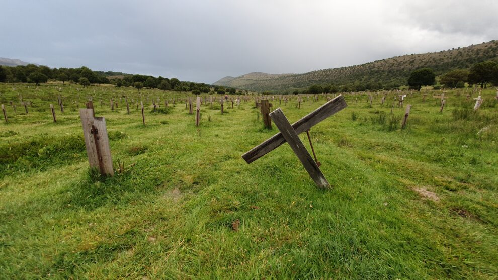 Tumbas del cementerio Sad Hill, escenario de 'El bueno el feo y el malo'.