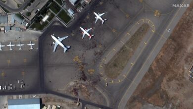 Avanzan las evacuaciones en el aeropuerto de Kabul: "Veo aviones aterrizando y despegando"