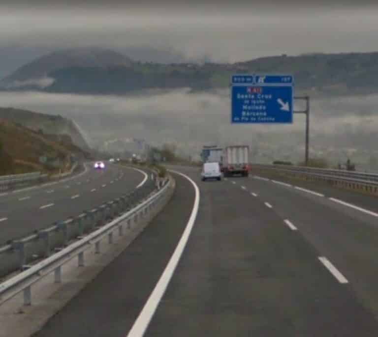Encuentran a dos jóvenes heridos graves en la A-67 a la altura de Molledo