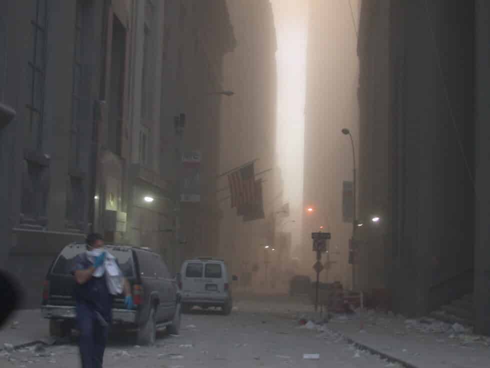 La zona cero de Nueva York, instantes después del derrumbe de las torres, en una fotografía de un empleado del Servicio Secreto de Estados Unidos
