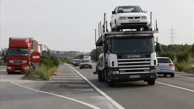 Los camiones no podrán adelantar ni ir a más de 80 kilómetros por hora en la AP-7 los domingos
