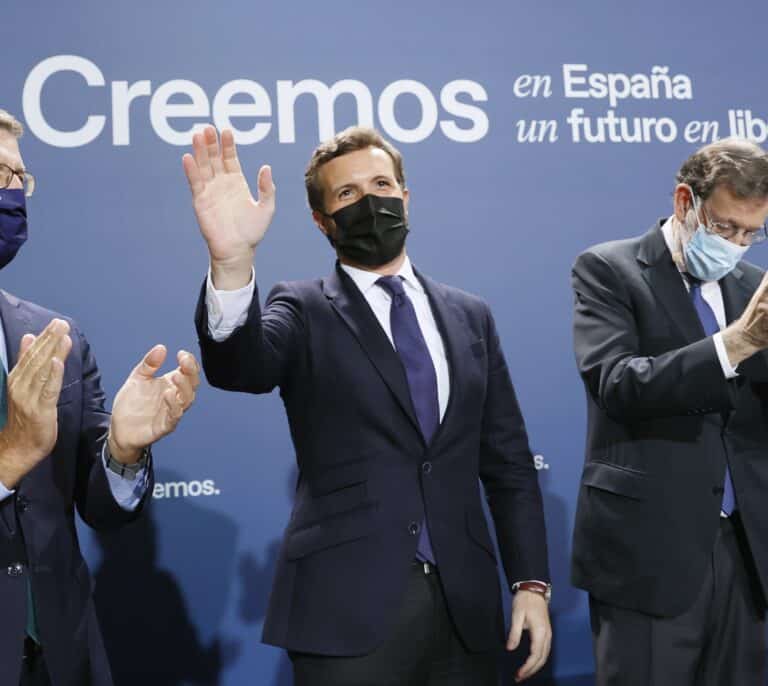 Casado y Rajoy en el sillón del barbero