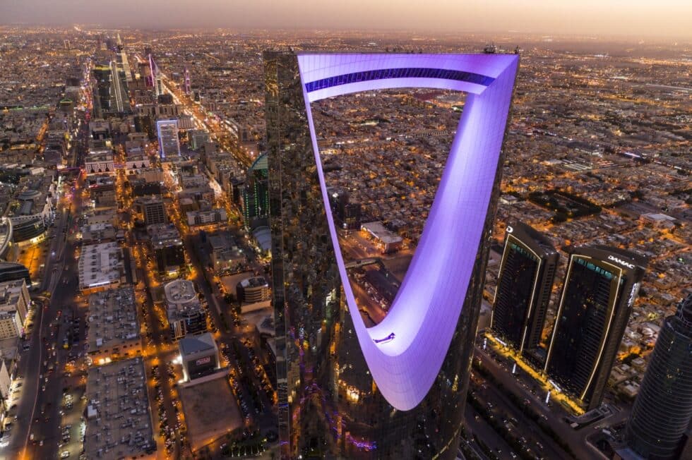 Rascacielos de Arabia Saudí mide 300 metros de altura.