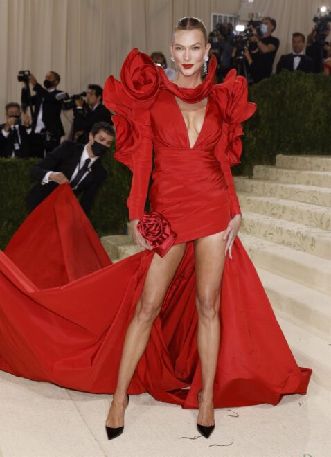 Model Karlie Kloss sparkled in a red Carolina Herrera dress.