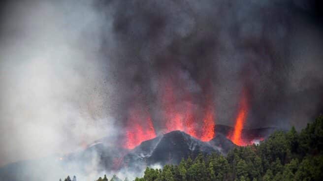 Erupción volcánica en la Cumbre Vieja de La Palma. Erupción volcánica en la Cumbre Vieja de La Palma.