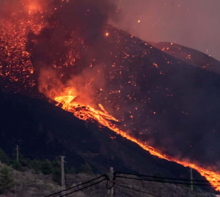 El volcán de La Palma cumple una semana en erupción: 6.000 evacuados y más de 400 edificios dañados
