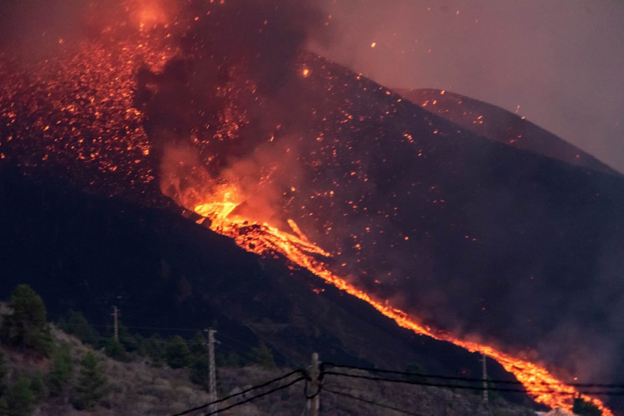 El volcán de La Palma cumple una semana en erupción: 6.000 evacuados y más de 400 edificios dañados