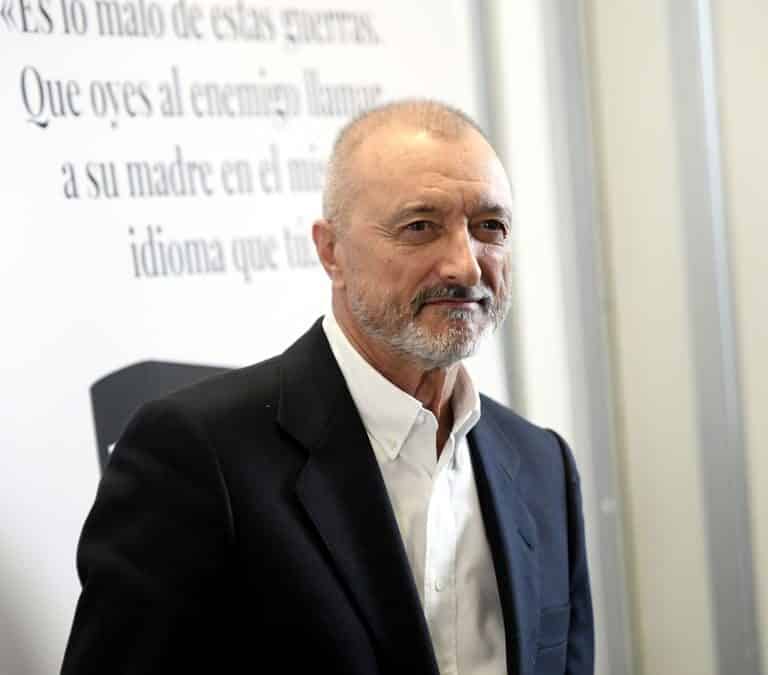 Arturo Pérez-Reverte: "Solo los idiotas creen que los de su bando son todos buenos"