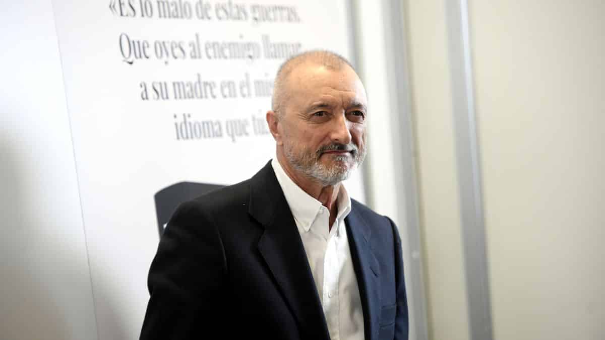 Arturo Pérez-Reverte: "Solo los idiotas creen que los de su bando son todos buenos"