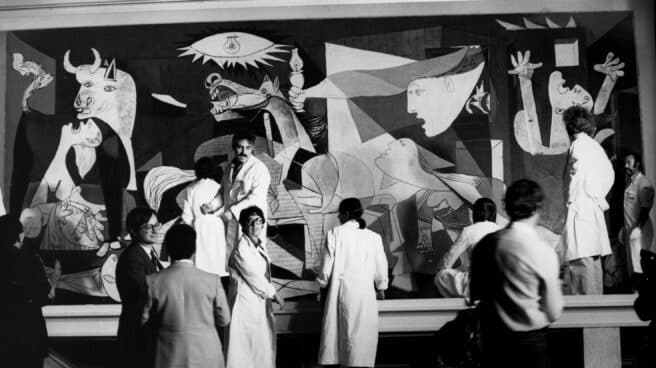 'Guernica': 40 años de una repatriación de película Llegada de el 'Guernica' al Casón del Buen Retiro, junto al Museo del Prado