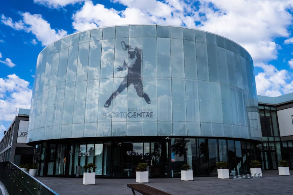 Fachada del Rafa Nadal Sports Center de la academia