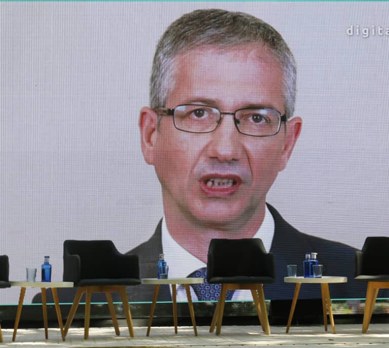 El Banco de España mejora una décima su previsión de PIB pero alerta del riesgo de las nuevas variantes de Covid