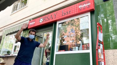 Los bares del Bernabéu celebran la vuelta del fútbol: "Nos ha salvado la obra"