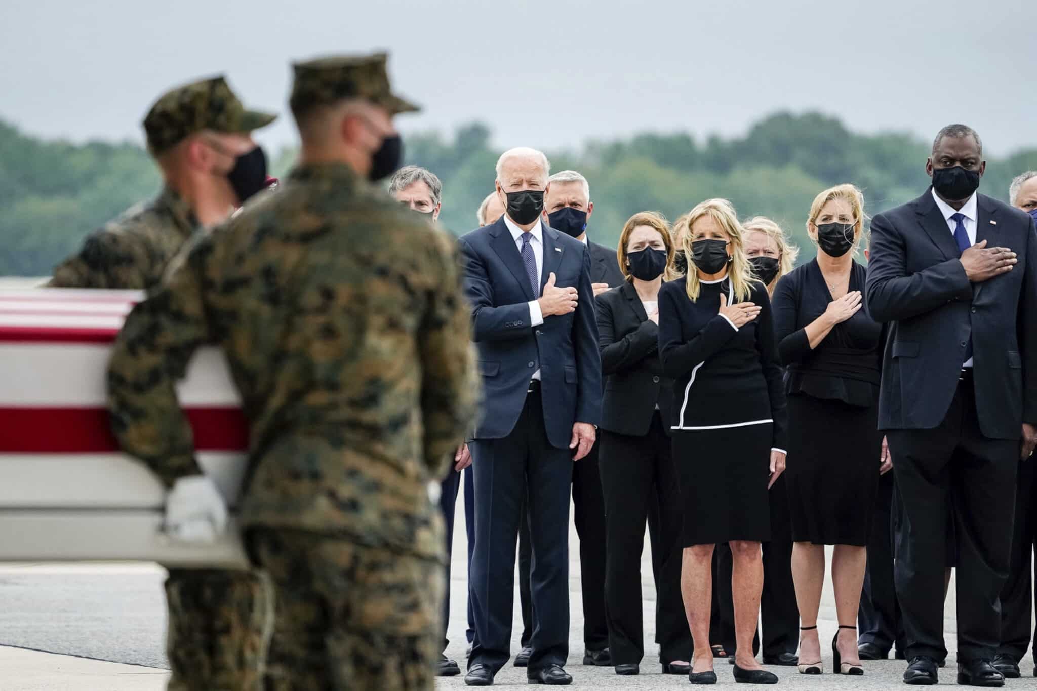 El presidente Joe Biden y la primera dama en el homenaje a las víctimas estadounidenses de los ataques de Kabul