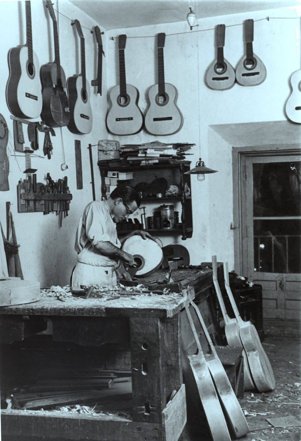 Construcción de guitarras en el taller