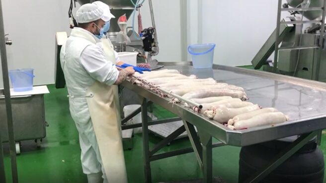 Chorizo fabricacion 2 Parte del proceso de producción de chorizo etiquetado por el Consorcio.