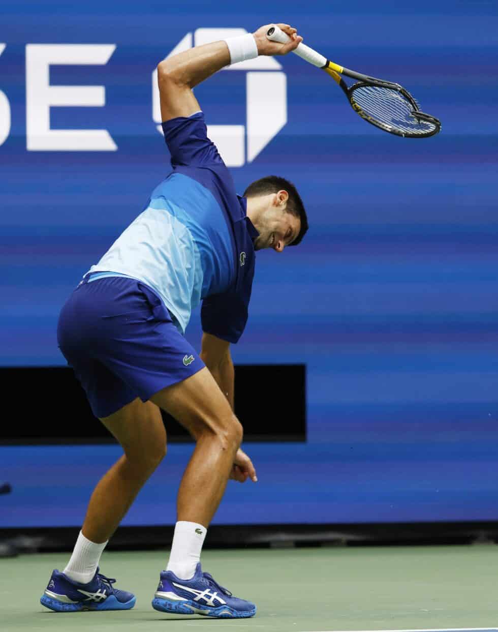 Djokovic revienta una raqueta durante la final del US Open ante Daniil Medvedev