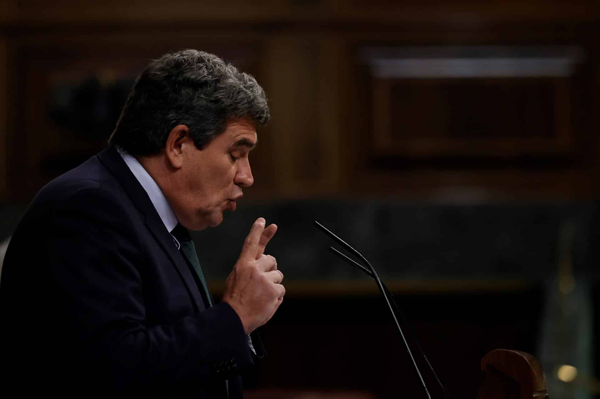 El ministro de Inclusión, Seguridad Social y Migraciones, José Luis Escrivá, durante su intervención en el pleno del Congreso que debate y vota, este jueves, la enmienda a la totalidad que el Partido Popular ha presentado a la reforma de las pensiones que recupera su revalorización anual conforme a la evolución de la inflación, entre otros asuntos.