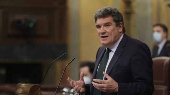 El ministro de Inclusión, Seguridad Social y Migraciones, José Luis Escrivá, defiende su reforma de las pensiones en el Congreso.