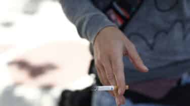 Un nuevo estudio liga el tabaco con un 80% más de riesgo de ingresar por Covid