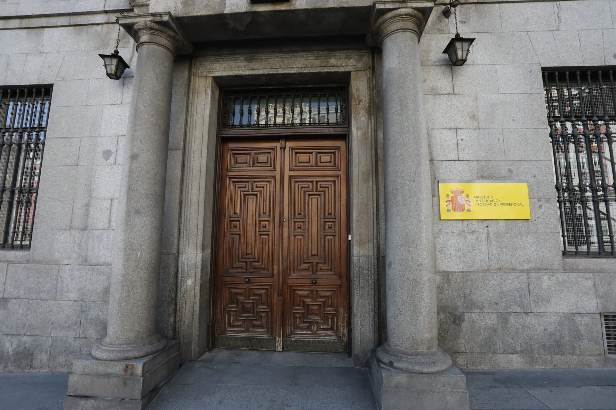 Puerta del edificio del Ministerio de Educación y Formación Profesional.