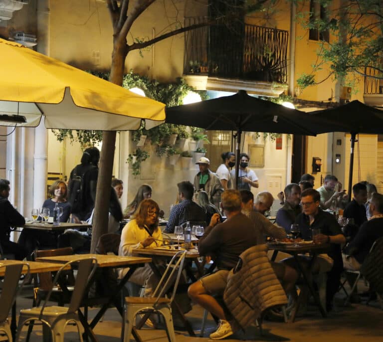Baleares elimina el límite a encuentros sociales nocturnos en Mallorca y Formentera